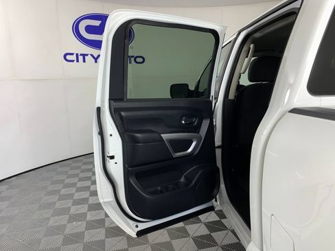 Used 2022 Nissan Titan SV AWD/4WD image 29