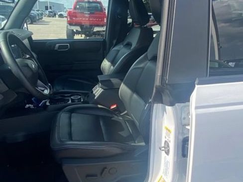 Used 2025 Ford Bronco Outer Banks AWD/4WD image 5