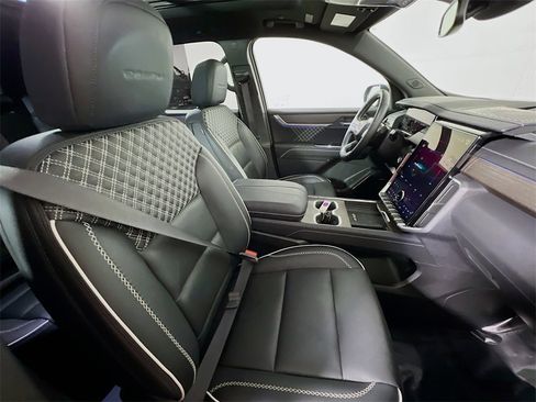 Used 2025 GMC Acadia Denali w/ LPO, Floor Liner Package image 26