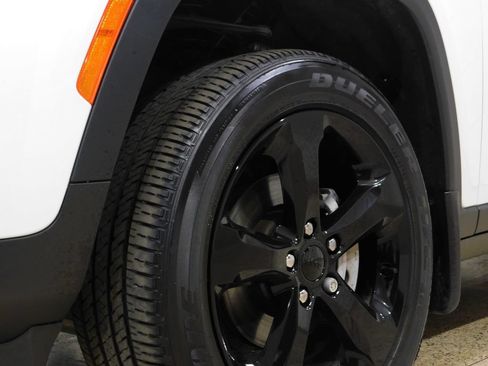 Used 2023 Jeep Grand Cherokee Altitude AWD/4WD image 20