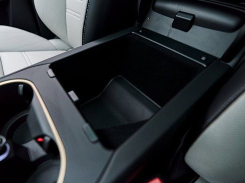 Used 2025 Porsche Cayenne GTS image 76