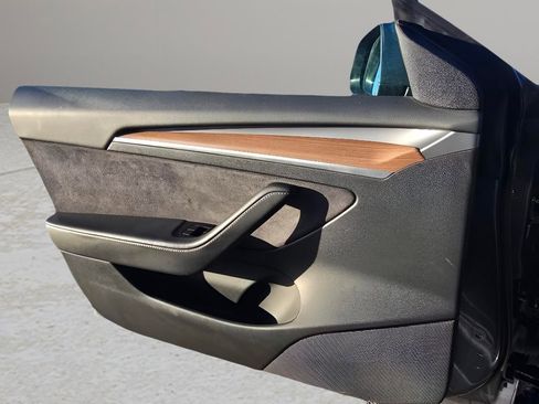 Used 2023 Tesla Model 3 Standard Range image 24