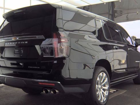 Used 2023 Chevrolet Suburban Premier w/ Advanced Technology Package RWD image 5