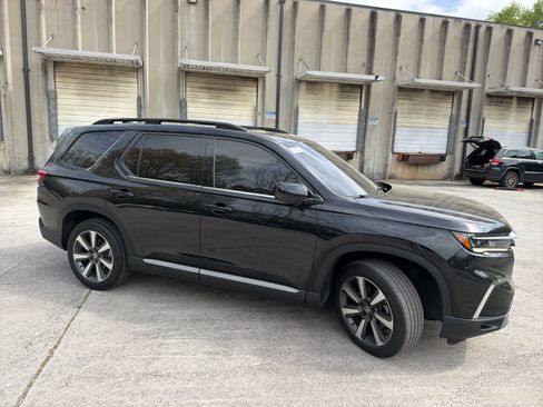 Used 2024 Honda Pilot Touring image 11