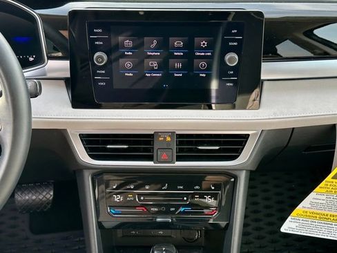 Used 2025 Volkswagen Taos SE image 24