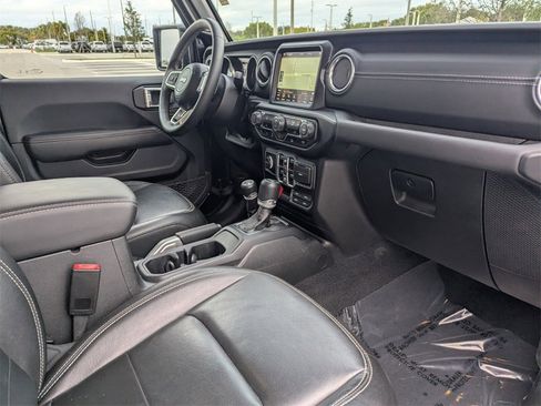 Used 2023 Jeep Wrangler Sahara image 9