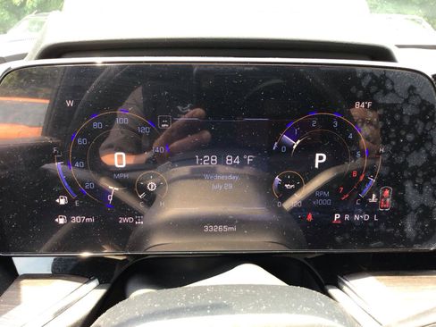 Used 2025 Chevrolet Tahoe Premier AWD/4WD image 13