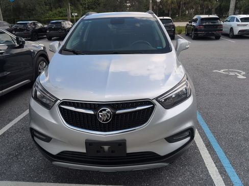 Used 2019 Buick Encore Sport Touring FWD image 2