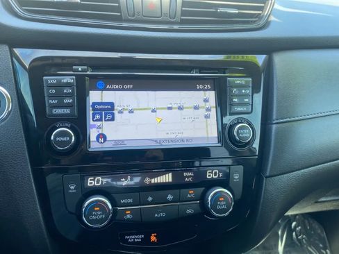 Used 2017 Nissan Rogue SV w/ SV Premium Package FWD image 17