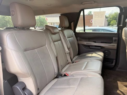 Used 2018 Ford Expedition Max XLT w/ Equipment Group 202A AWD/4WD image 14
