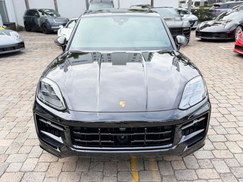 Used 2025 Porsche Cayenne GTS image 3
