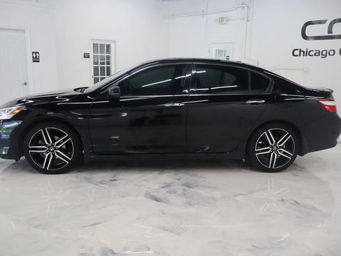 Used 2016 Honda Accord Touring image 4