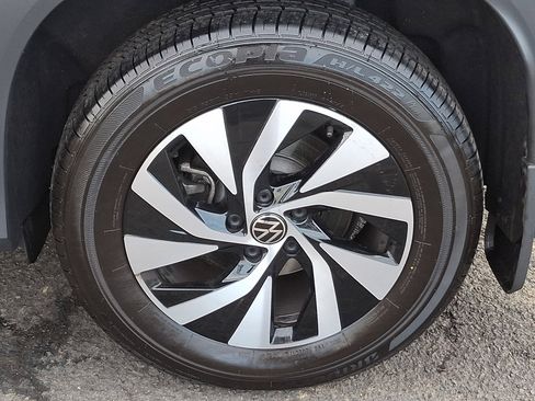 Certified 2025 Volkswagen Tiguan S image 27