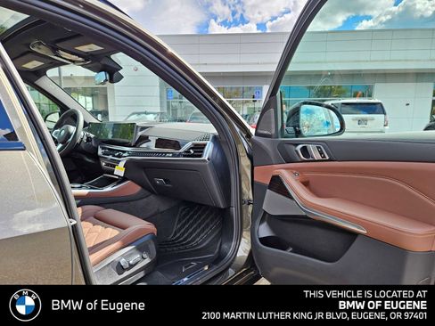 New 2026 BMW X5 xDrive40i w/ M Sport Package AWD/4WD image 10