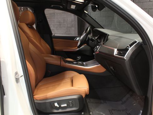 Used 2021 BMW X5 xDrive40i w/ M Sport Package AWD/4WD image 51