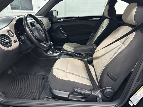 Used 2018 Volkswagen Beetle 2.0T Coast w/ Coast Lighting Package FWD image 19