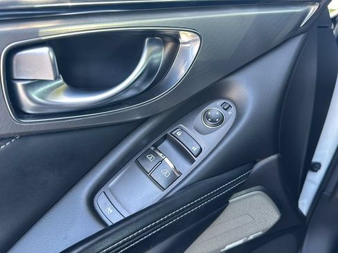 Used 2019 INFINITI Q60 3.0t Luxe AWD/4WD image 30