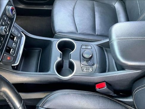 Used 2021 GMC Terrain SLT image 15