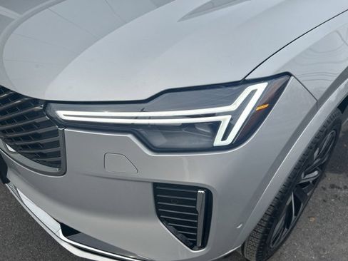 Used 2025 Volvo XC90 B5 Plus image 8