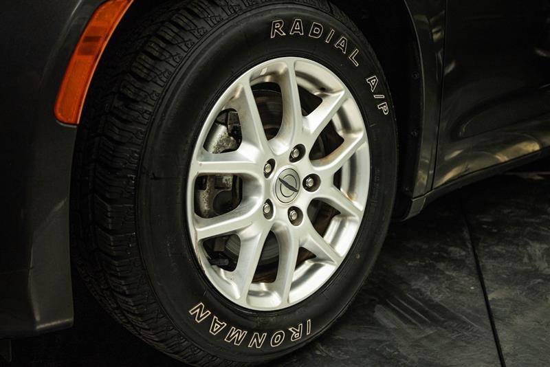 Used 2023 Chrysler Voyager LX FWD image 3