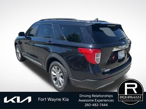 Used 2021 Ford Explorer XLT w/ Equipment Group 202A AWD/4WD image 3
