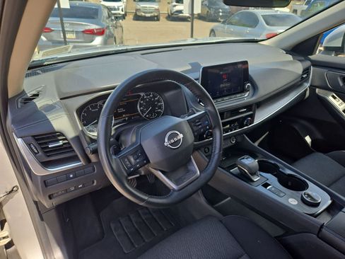 Used 2025 Nissan Rogue SV AWD/4WD image 10