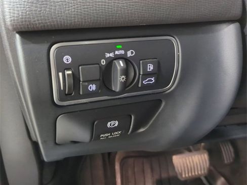 Used 2015 Volvo XC60 T5 image 14