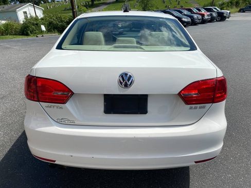Used 2012 Volkswagen Jetta SE FWD image 4