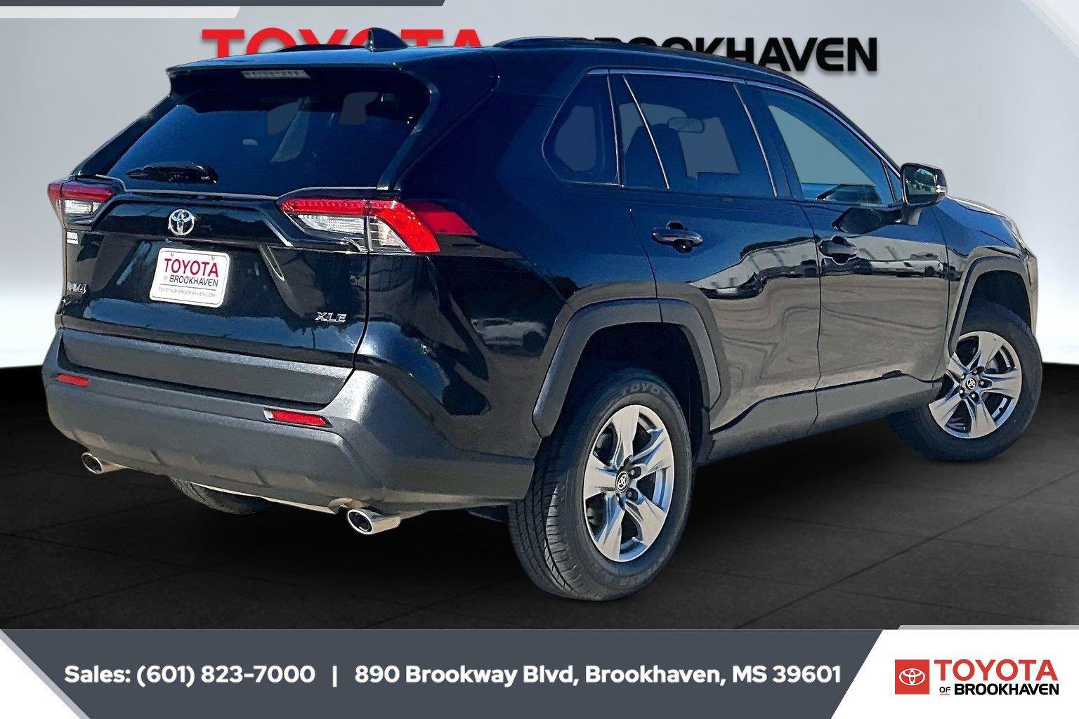 Used 2024 Toyota RAV4 XLE FWD image 11