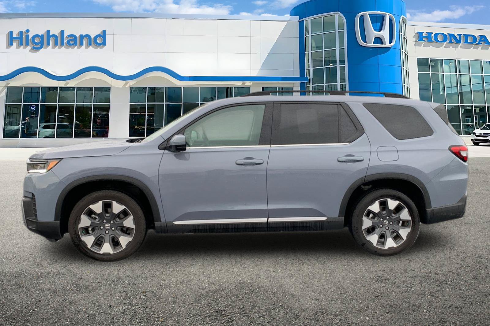 Used 2026 Honda Pilot Elite image 2