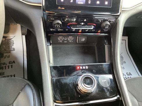 Used 2023 Jeep Grand Cherokee L Laredo image 15