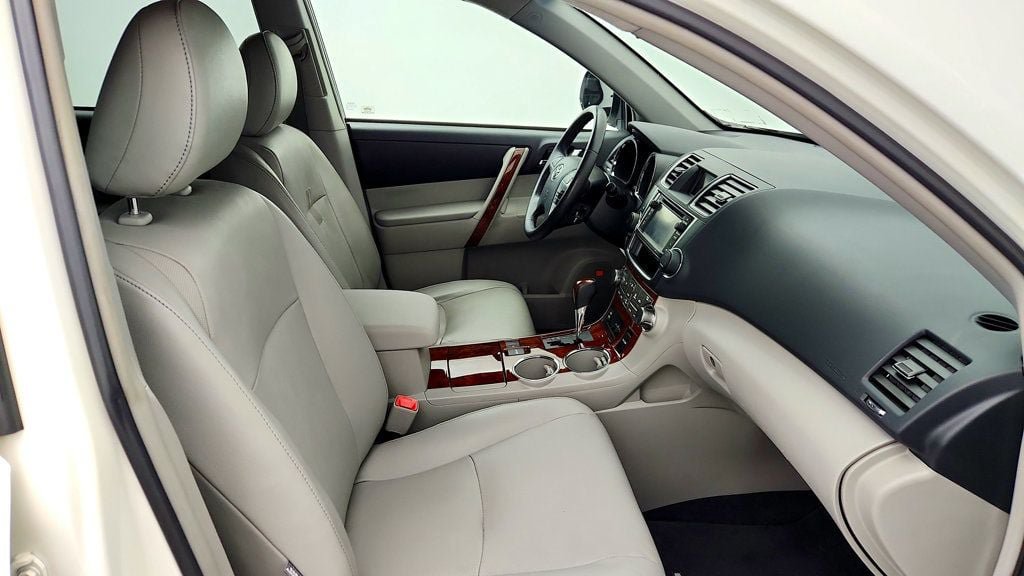 Used 2013 Toyota Highlander Limited FWD image 24