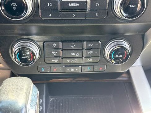 Used 2019 Ford F150 Lariat w/ Equipment Group 502A Luxury AWD/4WD image 32