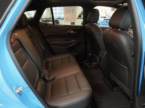 Used 2024 Chevrolet Trax RS w/ Sunroof Package image 29