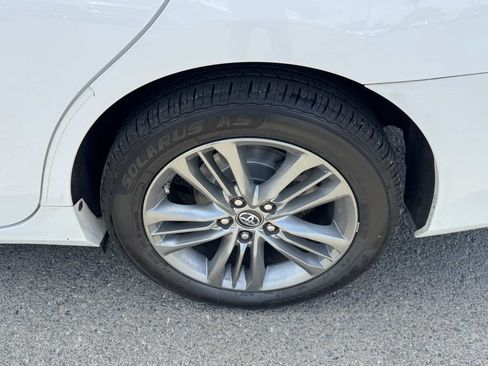 Used 2017 Toyota Camry SE w/ Moonroof Package FWD image 34