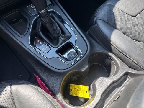 Used 2019 Jeep Cherokee Limited FWD image 28