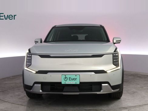 Used 2024 Kia EV9 Light Long Range RWD image 12
