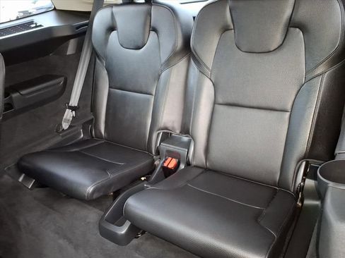 Used 2020 Volvo XC90 T6 Momentum w/ Protection Package Premier image 14