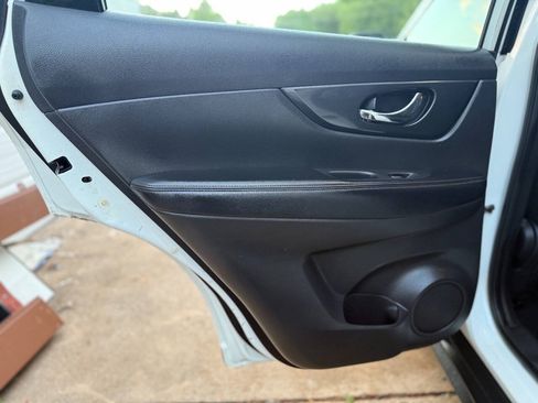 Used 2017 Nissan Rogue S AWD/4WD image 13