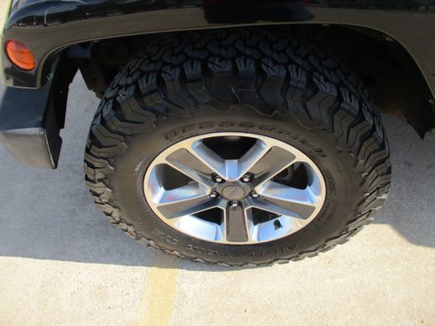 Used 2014 Jeep Wrangler Sahara w/ Connectivity Group AWD/4WD image 9