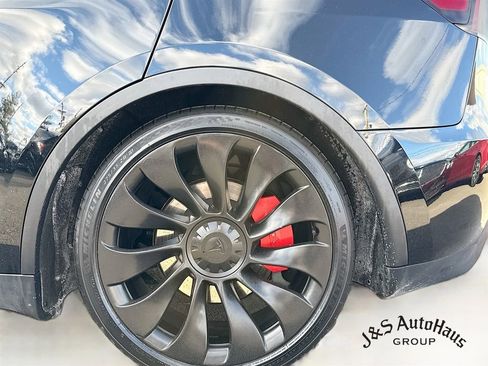 Used 2023 Tesla Model Y Performance image 37