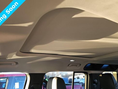 Used 2024 Land Rover Defender 110 S image 11