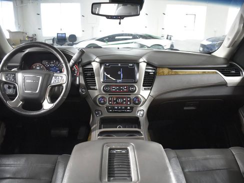 Used 2016 GMC Yukon XL Denali image 10