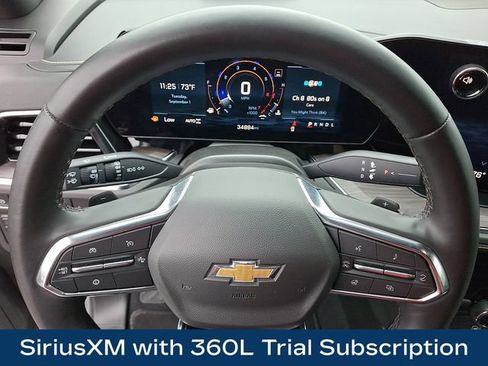 Used 2025 Chevrolet Suburban Premier AWD/4WD image 4