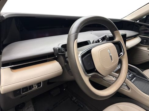 Used 2025 Lincoln Nautilus Reserve AWD/4WD image 50