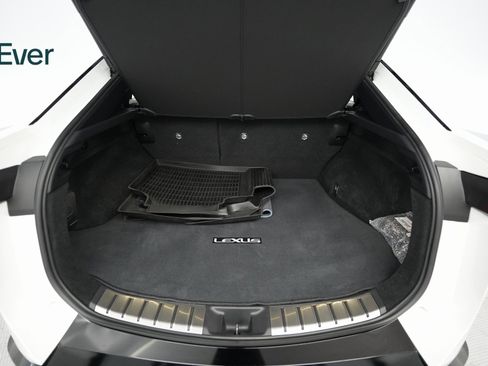 Used 2023 Lexus RZ 450e Premium image 23