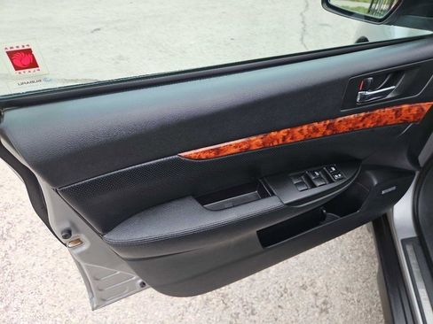 Used 2011 Subaru Outback 3.6R Limited w/ PWR Moonroof Pkg image 9