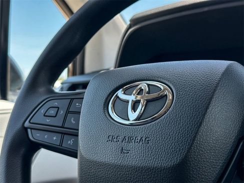 Used 2025 Toyota Sienna LE image 20