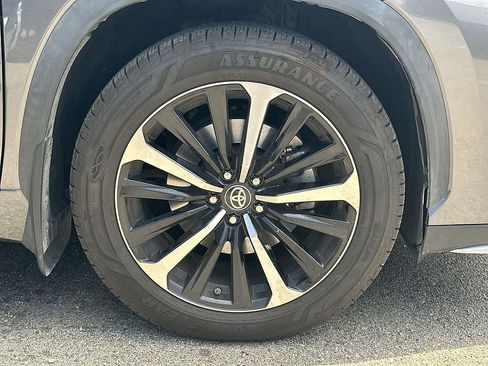 Used 2021 Toyota Highlander XSE FWD image 5
