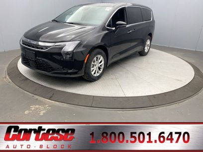 New 2027 Chrysler Pacifica Select w/ Family Tech Group